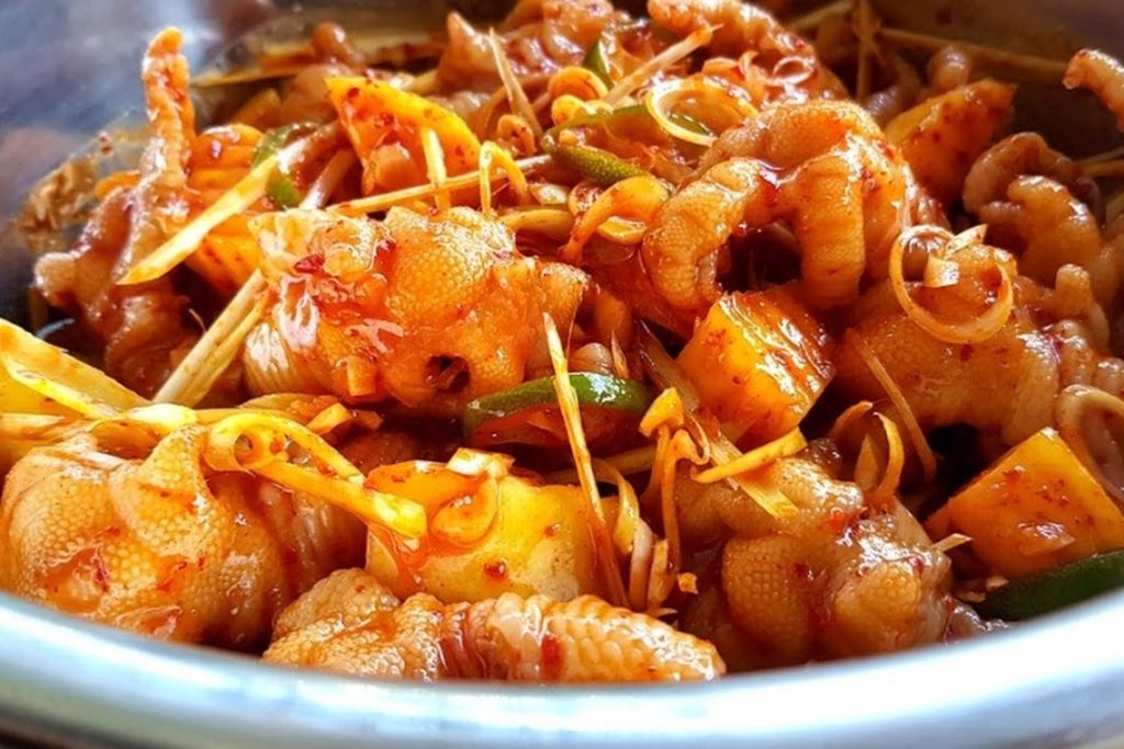 Chân gà sốt thái Xì Trum Food
